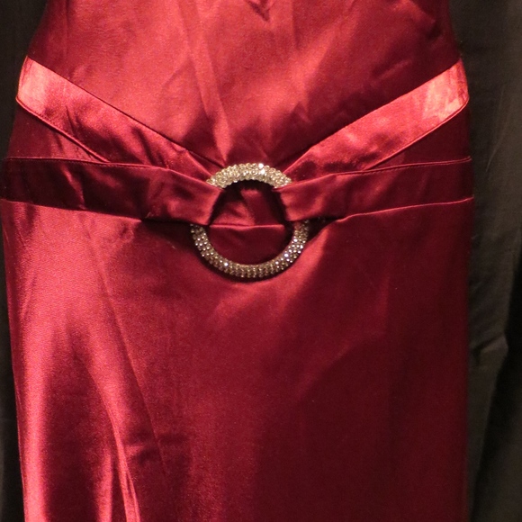 Gown - Picture 2 of 4